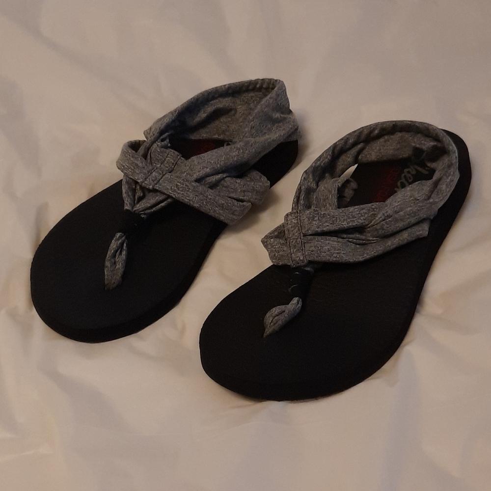 Sketchers yoga foam sandal 7.5